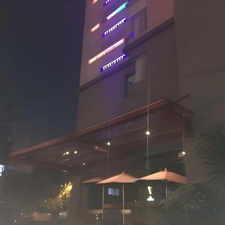 G Suites Hotel By Amithya Sorabaya Extérieur photo