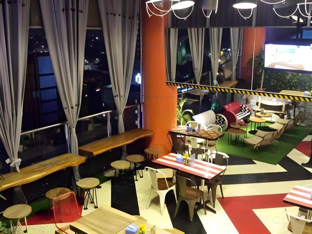 G Suites Hotel By Amithya Sorabaya Extérieur photo