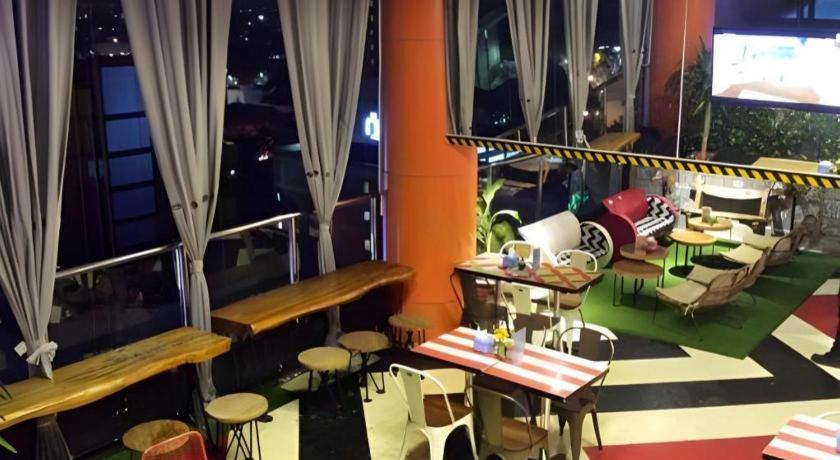G Suites Hotel By Amithya Sorabaya Extérieur photo