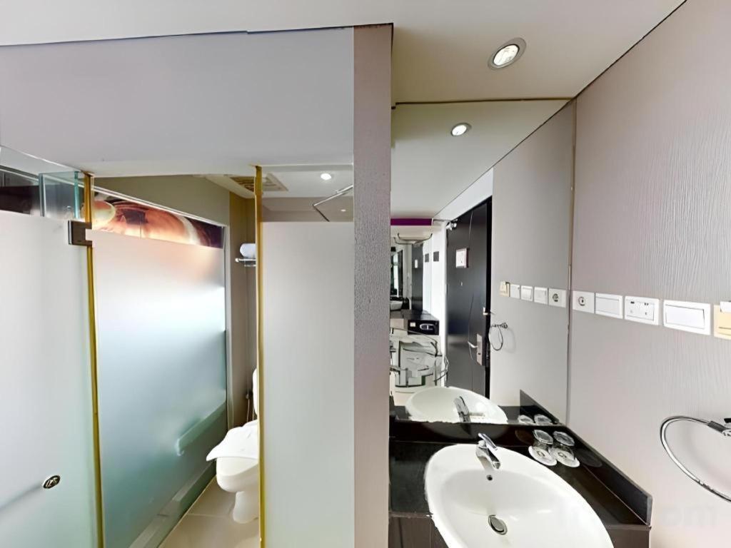 G Suites Hotel By Amithya Sorabaya Extérieur photo
